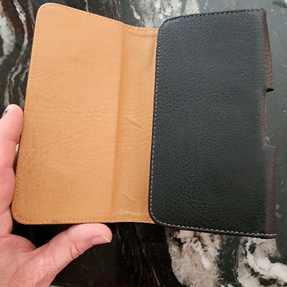 Phone case - Picture 2 of 4